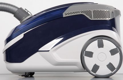 Deux types de roues pour un modèle d'aspirateur Roues arrière et avant du Twin XT