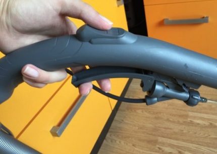 Contrôle de la puissance de la poignée Emplacement des boutons et du levier de commande