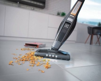 Dry cleaning with battery pack