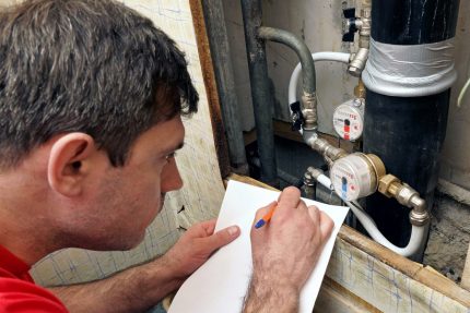 Lecture du compteur d'eau froide et chaude Vérification du compteur