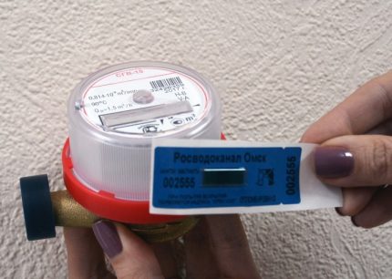 Nouvel autocollant avant de l'installer sur le comptoir Installation du joint