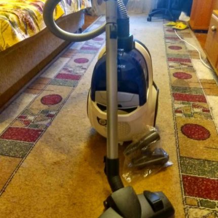 Pour le nettoyage des tapis, il est préférable d'acheter une brosse turbo Brosse turbo supplémentaire