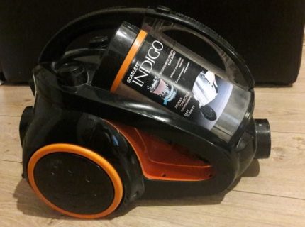 Poussière dans le filtre cyclone d'un aspirateur