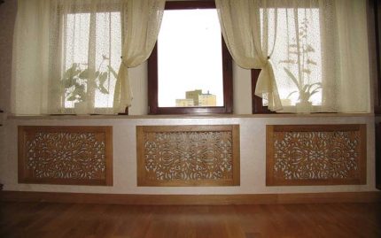 Des ouvertures pour la circulation de l'air sont prévues sur les grilles. Ouvertures de circulation d'air