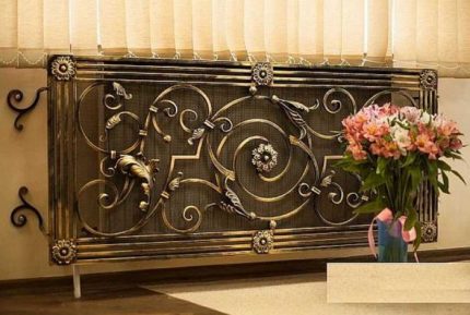 Écran forgé sur batterie Grill métallique