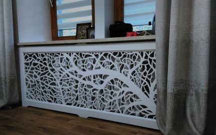 Les treillis viennent dans une variété de formes et de tailles. Écran élégant sur la batterie