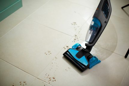 A popular mop vacuum cleaner Washing vacuum cleaner