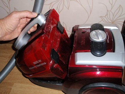 Dust collecting tank filled with water Garbage container compartment