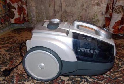 Silver color vacuum cleaner Household vacuum cleaner Vitek VT 1833