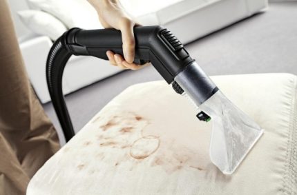 Choisir le meilleur aspirateur par type de revêtement L'aspirateur de lavage pour meubles rembourrés