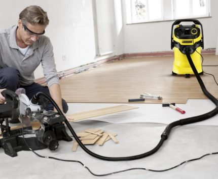 Outil électrique connecté via un aspirateur Connexion de l'outil à un aspirateur