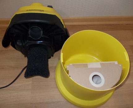 Un grand réservoir alourdit la structure en raison des déchets placés à l'intérieur Poubelle