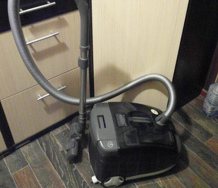 Aspirateur avec parking vertical