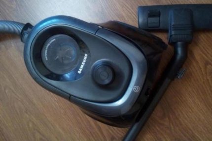 Kuru Temizleme Kuru temizleme için kompakt elektrikli süpürge