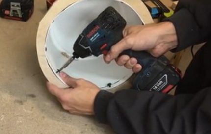 Fixation de l'anneau au bord