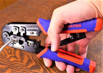 High-quality press pincers will allow to squeeze a wire well Crimping pliers