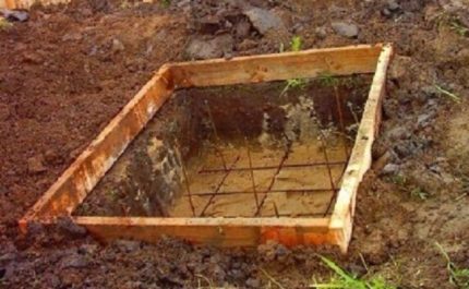 Renfort de fondation pour un poêle en brique avec un poêle Renfort de fondation pour poêle