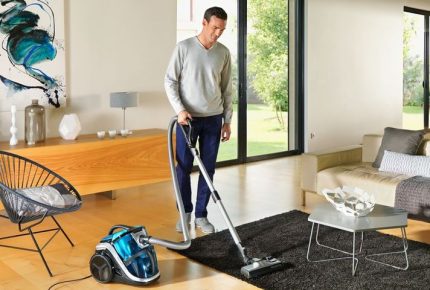 Powerful Rowenta floor cleaner 750 W Roventa Vacuum Cleaner