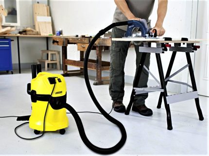Modèle industriel KARCHER MV3P Aspirateur industriel KARCHER MV3P en fonctionnement