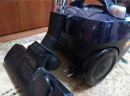 The vacuum cleaner is able to cope with the general cleaning of the apartment Midea vacuum cleaner after cleaning
