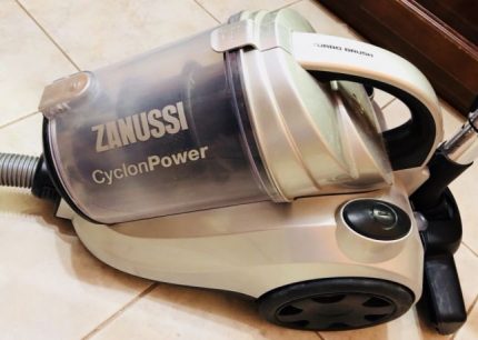 Cyclone de marque Zanussi Modèle d'aspirateur cyclone