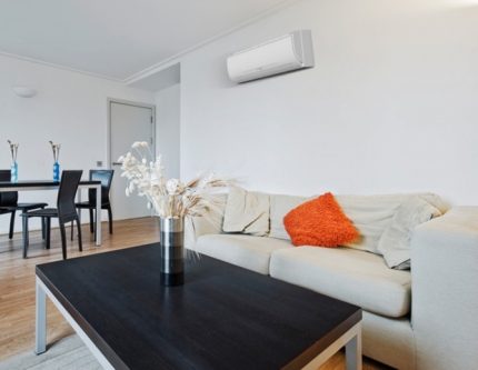 Electrolux'ün bu modeli 20 metrekareye kadar soğutma kapasitesine sahiptir. Power Split Sistem Electrolux