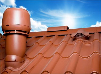 Aérateurs pour évacuer le condensat de l'espace sous le toit Évents