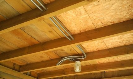 Passage de câbles à travers les cloisons