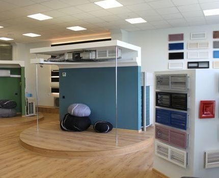 Demonstration stand with channel type split system Duct air conditioner