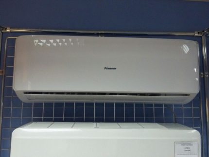 Klimaların iç bloğu Pioneer Küçük bir odayı donatma seçeneği