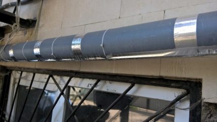 Montage avec du ruban métallique