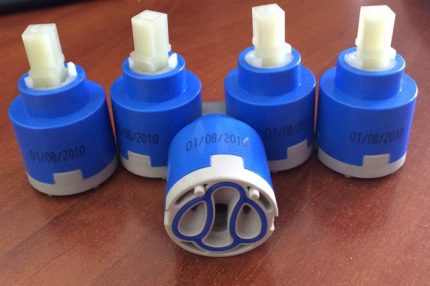 Different types of cartridges for mixers