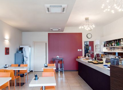 Cassette split in the room Cassette unit type in a cafe