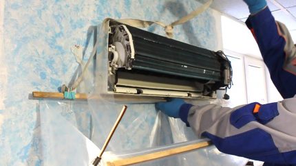 Dispositifs pour nettoyer le système divisé de l'unité intérieure Kit de nettoyage de climatiseur