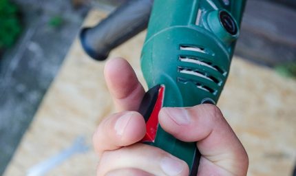 Bouton sous les doigts Bouton sous les doigts