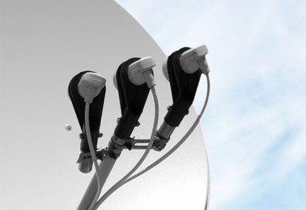 Antenne à alimentation multiple