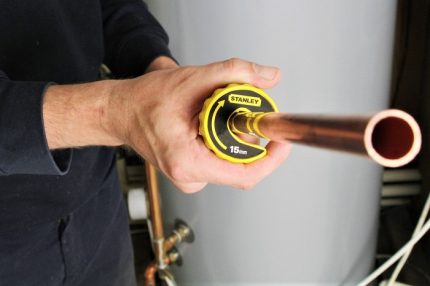 Corte um pedaço de tubo