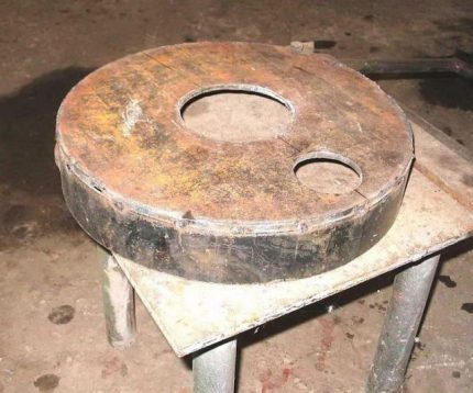 Faire un couvercle de réservoir pour un poêle fonctionnant à partir d'un tuyau Trous dans le bouchon de carburant