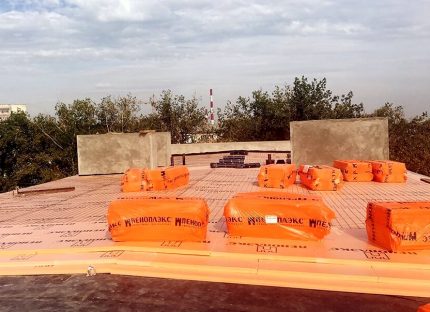 Penopleks Roof for thermal insulation of flat structures