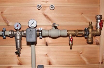 Réducteur de pression pour salle de bain