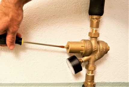 Réglage du détendeur avec un tournevis