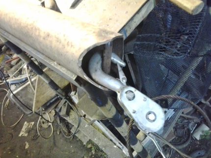 Fixation du haut de la canette au câble Les dimensions de la canette doivent être modérées de manière à ce qu'elle s'enfonce suffisamment dans le sol lors de la chute, mais pour qu'elle ne soit pas trop difficile à atteindre