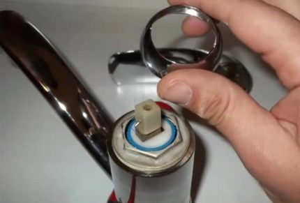 Insert cartridge into mixer Insert cartridge into mixer