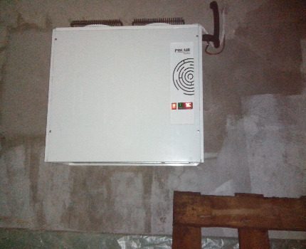 Monoblock model installed indoors Monoblock split system