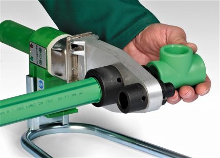 Soudage de tuyaux en polypropylène avec du fer