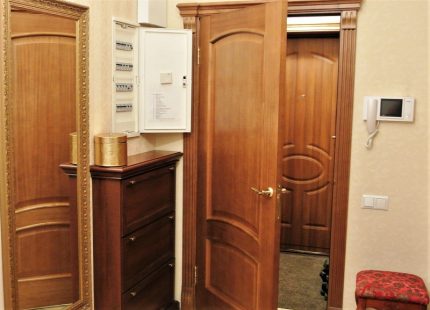 Telefonzentrale mit Stromzähler in der Wohnung