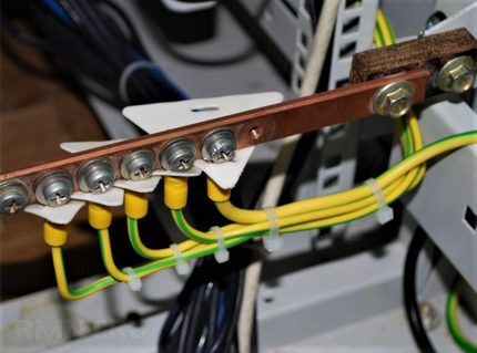 Mise à la terre des conducteurs sur le bus