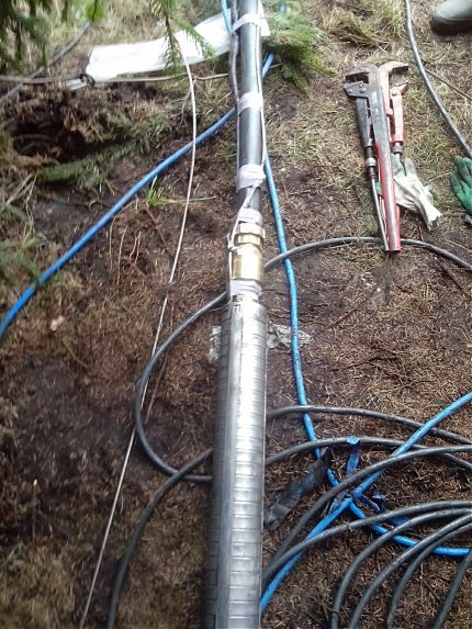 Pompe submersible avant l'installation Pompe à eau profonde au sol