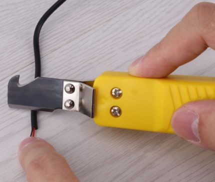 Nettoyage de l'isolation des couteaux