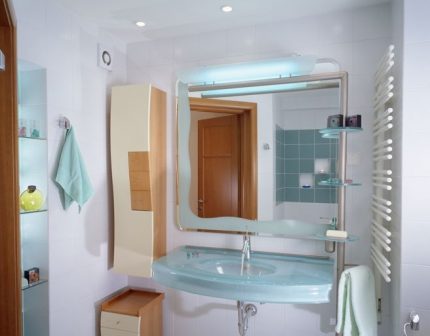 Ventilateur de conduit dans la salle de bain